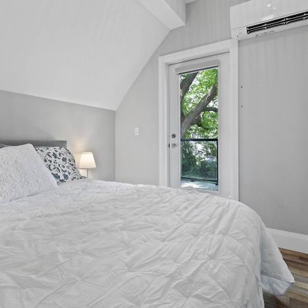 Entire 1 Bedroom Apartment Across From Google - Br5 Kitchener Zewnętrze zdjęcie