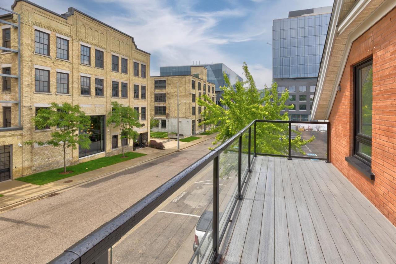 Entire 1 Bedroom Apartment Across From Google - Br5 Kitchener Zewnętrze zdjęcie