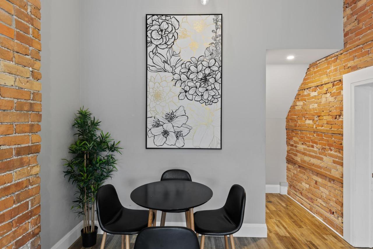 Entire 1 Bedroom Apartment Across From Google - Br5 Kitchener Zewnętrze zdjęcie