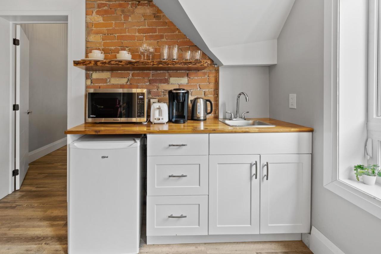 Entire 1 Bedroom Apartment Across From Google - Br5 Kitchener Zewnętrze zdjęcie
